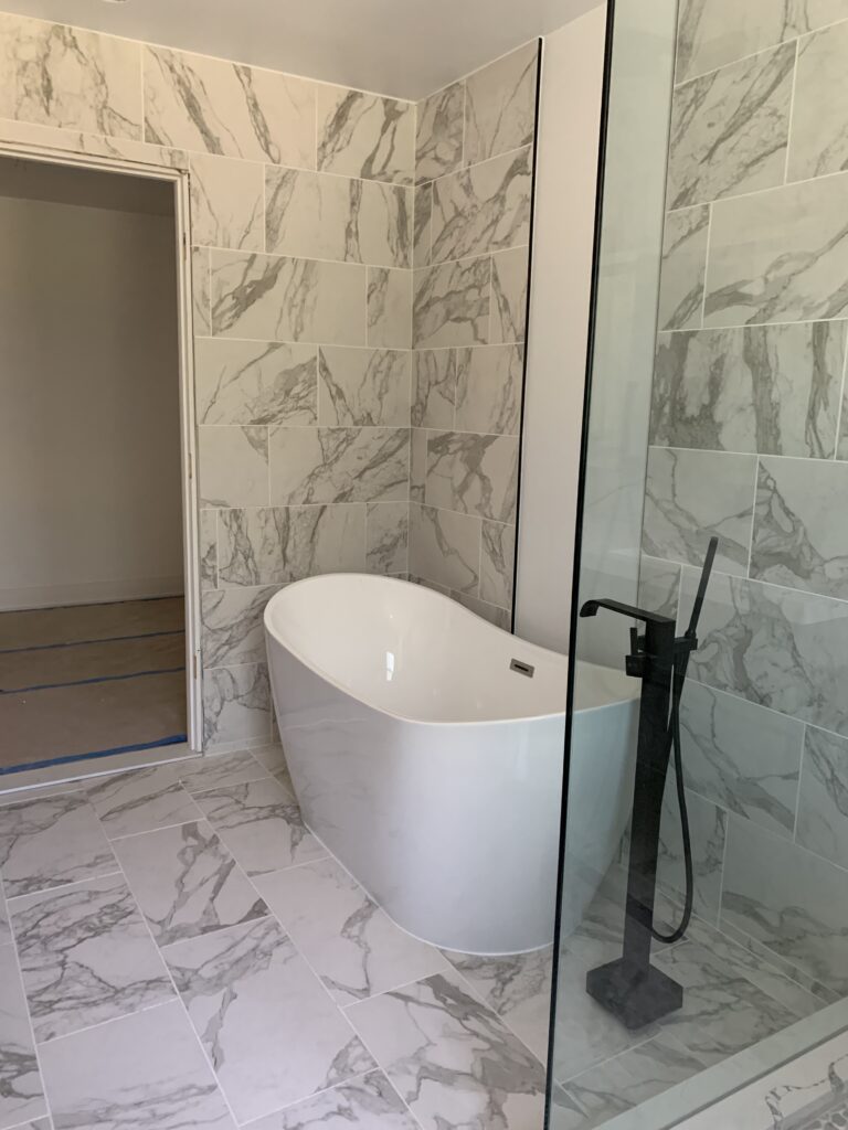 61531599203__E223650F-C1A2-4EF6-A40A-ACC0911831B9_bathroom4_4_4